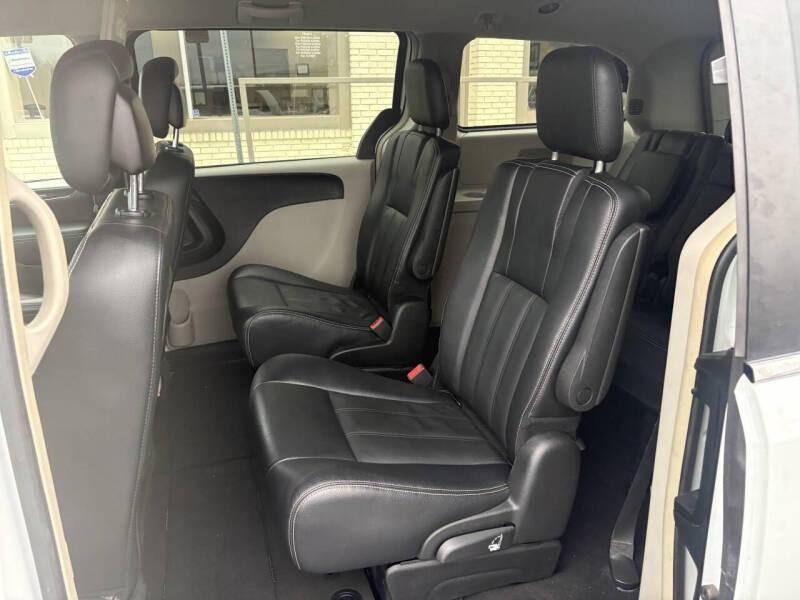 2016 Chrysler Town and Country Touring