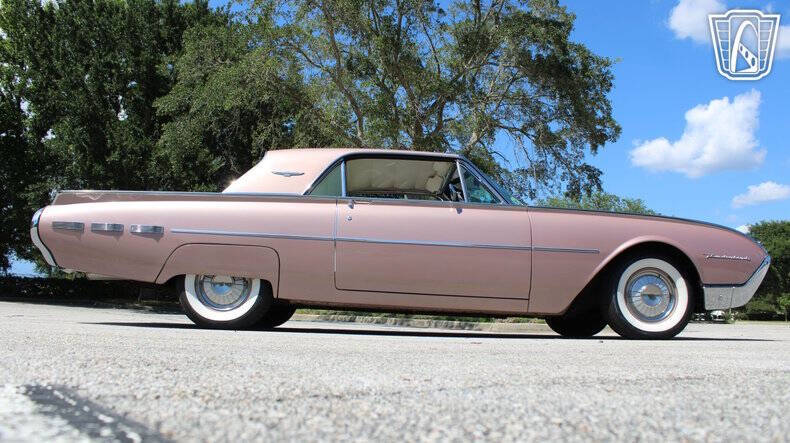 1962 Ford Thunderbird