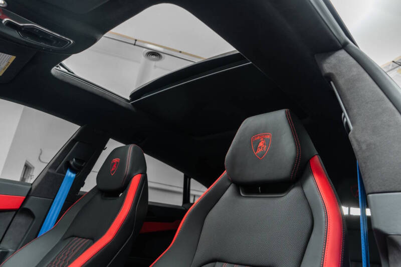 2025 Lamborghini Urus SE