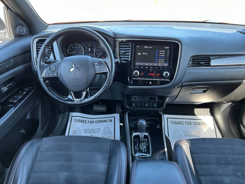 2020 Mitsubishi Outlander LE