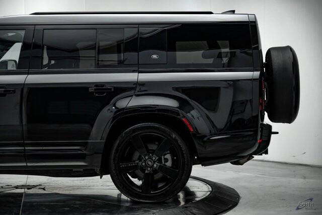 2024 Land Rover Defender 130 P400 X-Dynamic SE