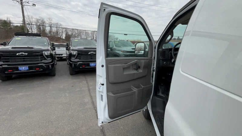 2025 Chevrolet Express 2500