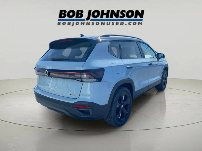 2025 Volkswagen Taos SE Black 4Motion