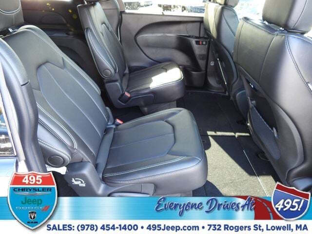 2026 Chrysler Pacifica Select