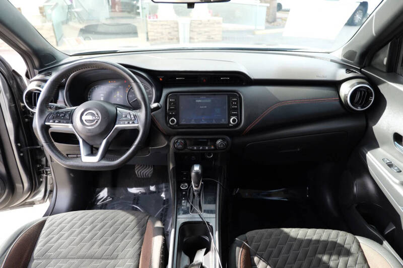 2023 Nissan Kicks SR