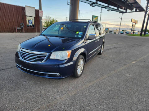 2013 Chrysler Town and Country Touring-L