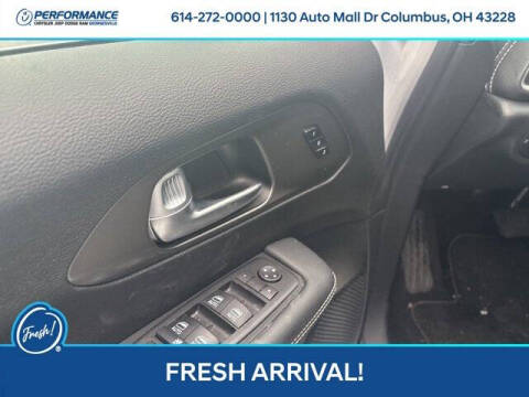 2025 Chrysler Pacifica Plug-In Hybrid Select