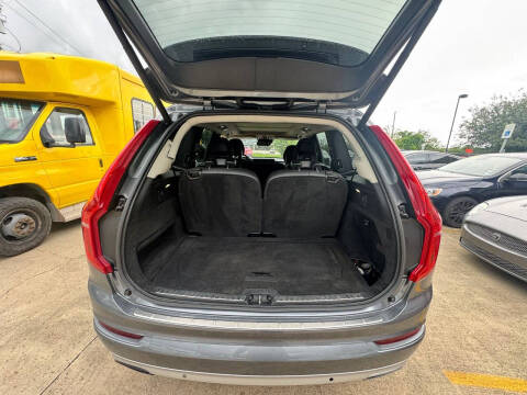 2016 Volvo XC90 T6 Momentum