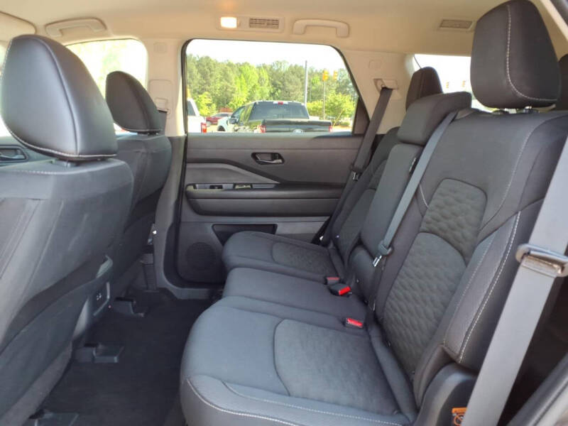 2024 Nissan Pathfinder SV