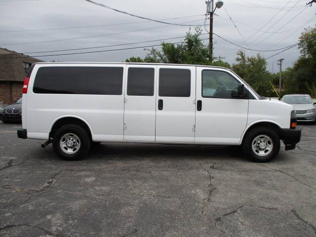 2019 Chevrolet Express Passenger LS's photo