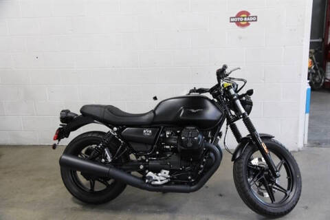2021 Moto Guzzi V7 Stone