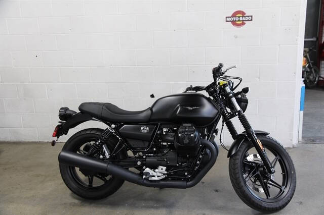 2021 Moto Guzzi V7 Stone