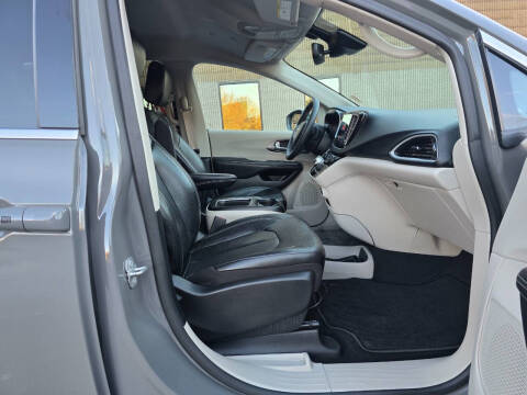 2022 Chrysler Pacifica Touring L