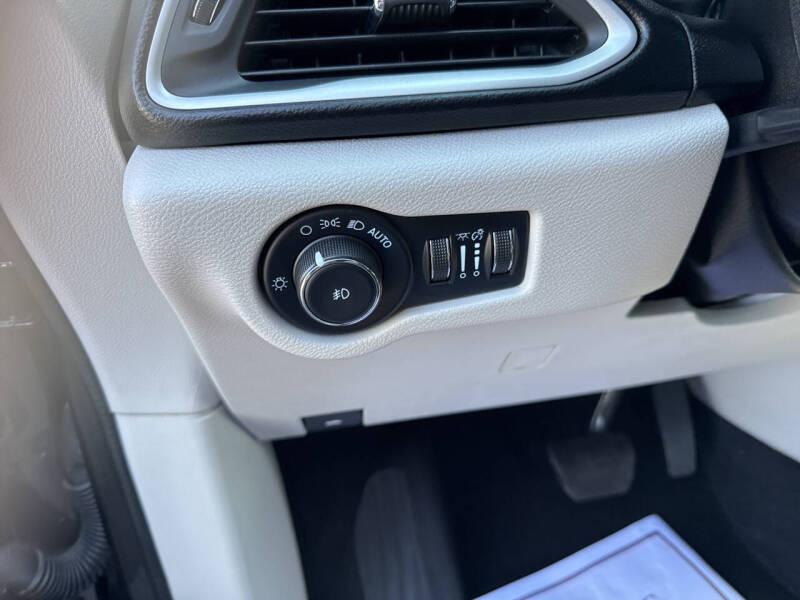 2022 Chrysler Pacifica Touring L - Photo 15