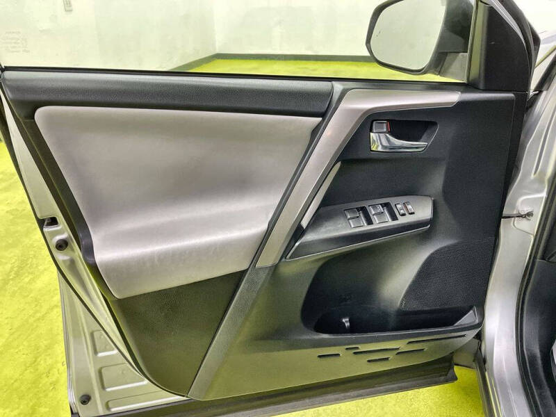 2017 Toyota RAV4 Hybrid XLE