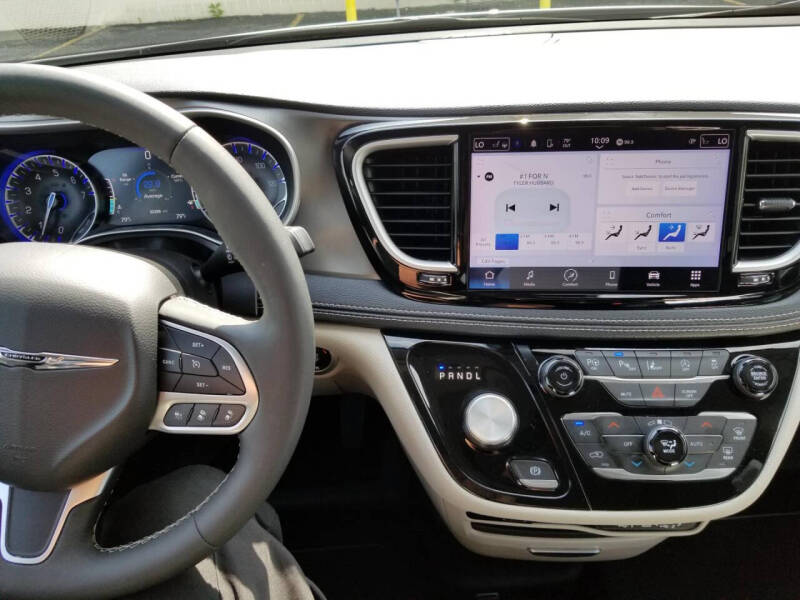 2024 Chrysler Pacifica Touring L