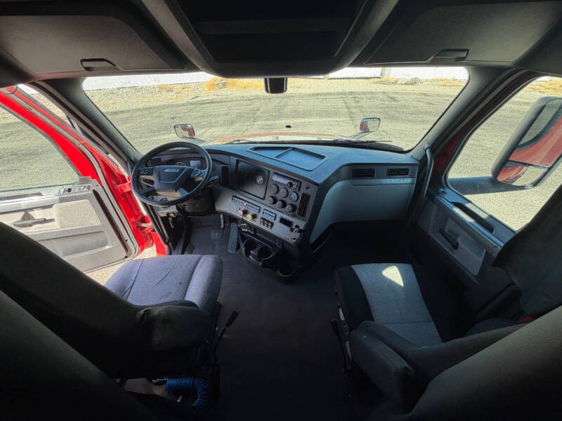 2020 Freightliner Cascadia
