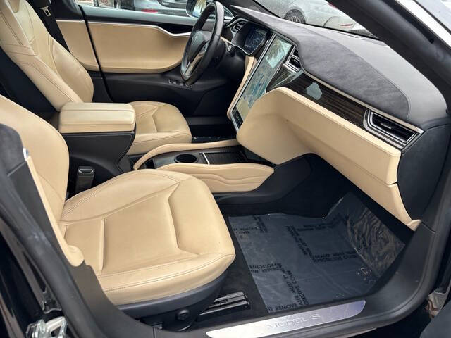 2015 Tesla Model S 19