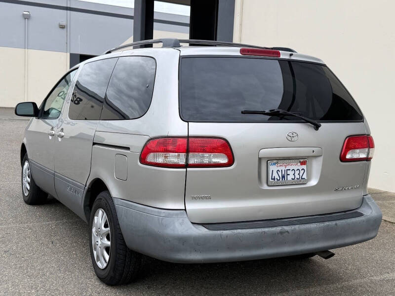 2001 Toyota Sienna LE