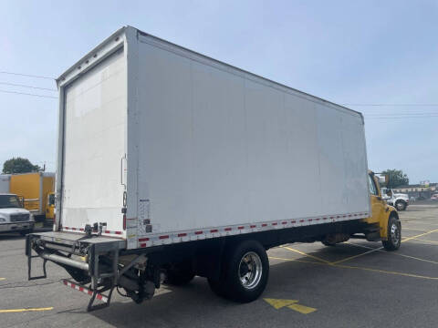2019 Freightliner M2 106