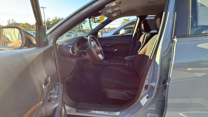 2024 Nissan Kicks SR