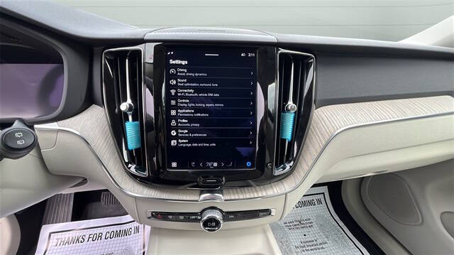 2023 Volvo XC60 B5 Plus Dark Theme