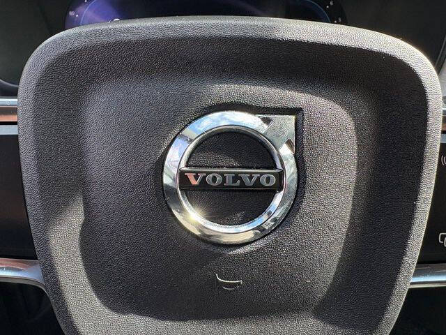 2023 Volvo XC40 B5 Core