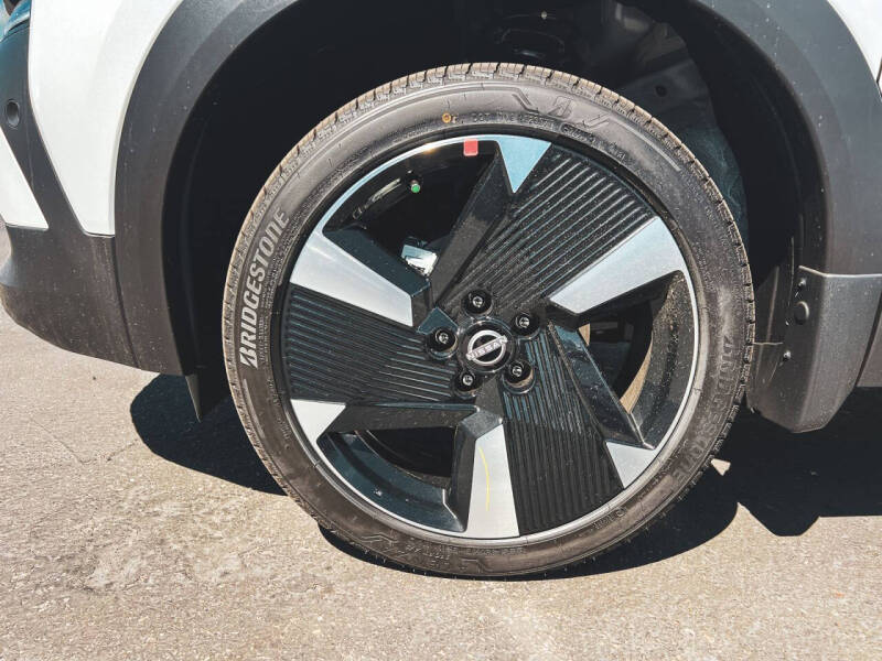 2027 Nissan Kicks SR
