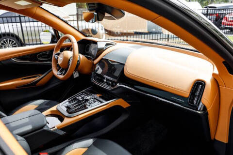 2025 Aston Martin DBX 707