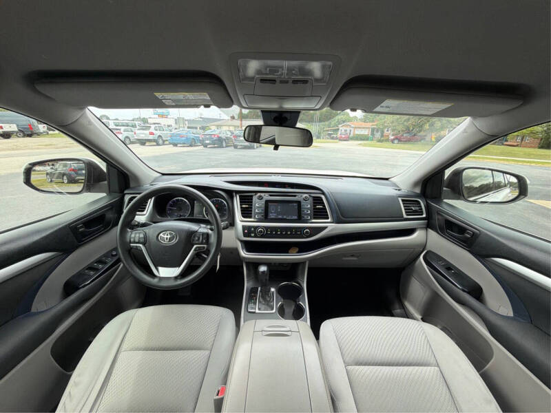 2017 Toyota Highlander LE