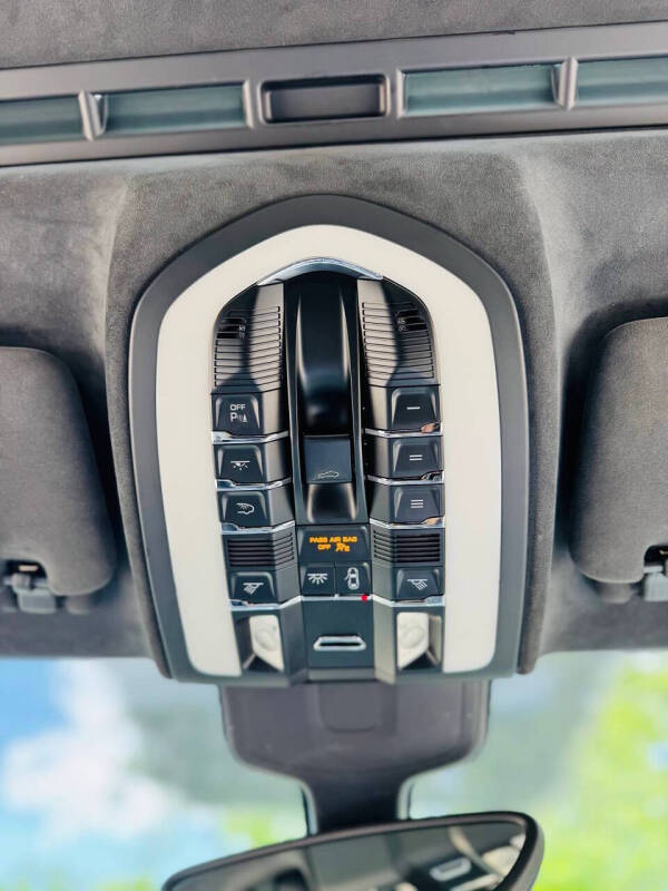 2014 Porsche Cayenne GTS
