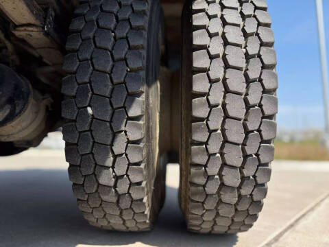 2019 Freightliner M2 106