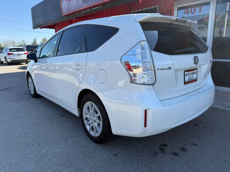 2013 Toyota Prius v Three