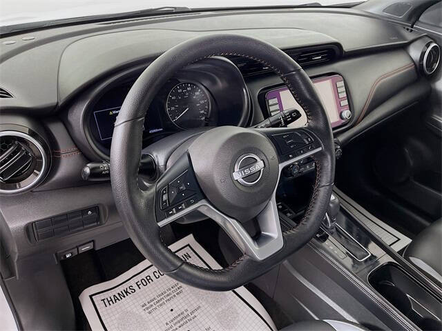 2022 Nissan Kicks SR