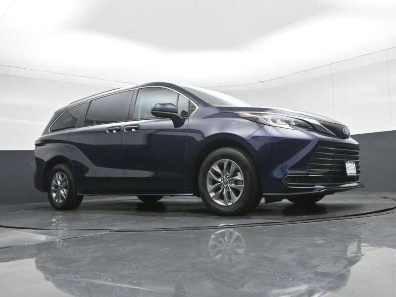 2022 Toyota Sienna LE 8-Passenger