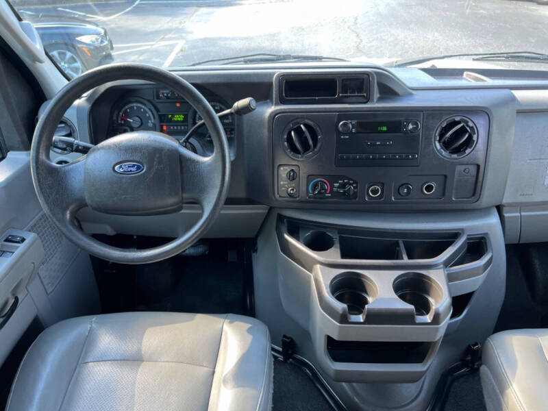 2009 Ford E-Series E-350 SD XLT