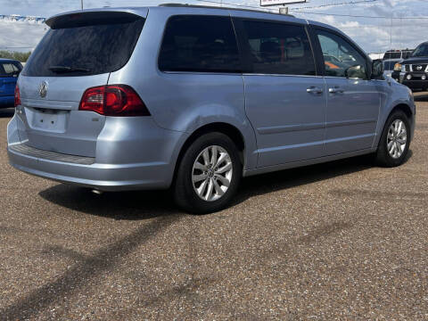 2012 Volkswagen Routan SE