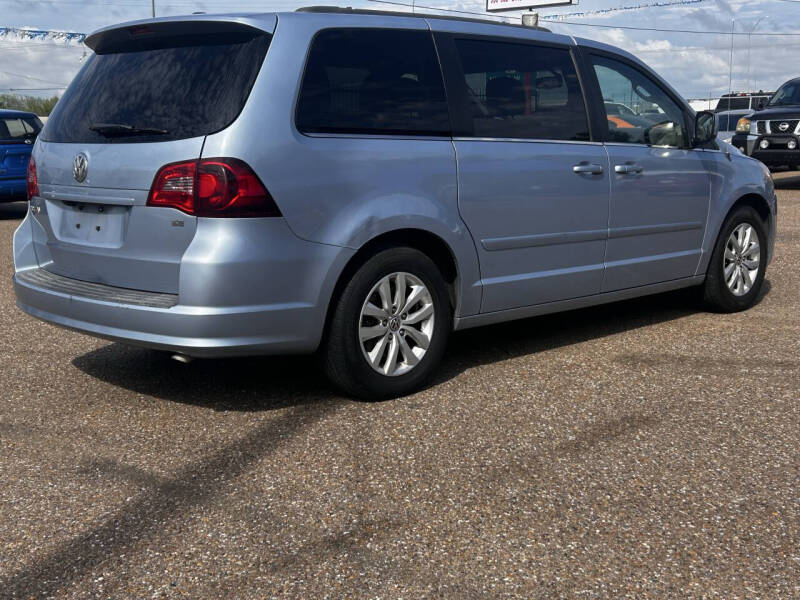 2012 Volkswagen Routan SE