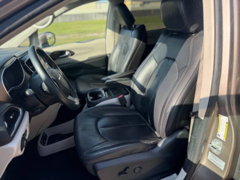 2017 Chrysler Pacifica Touring-L