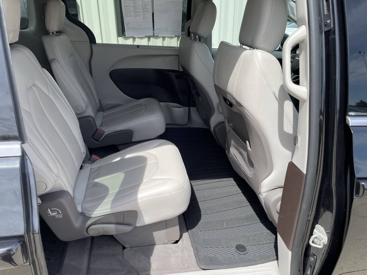 2021 Chrysler Pacifica Touring L photo 13