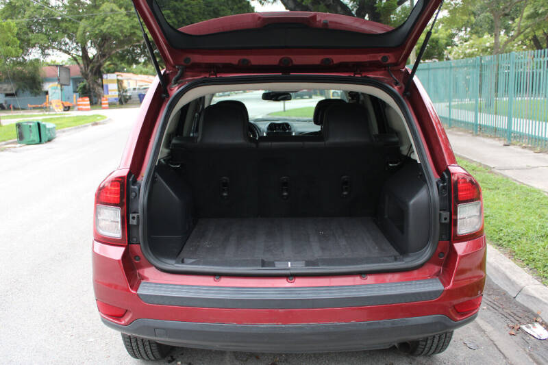 2017 Jeep Compass Latitude photo 17