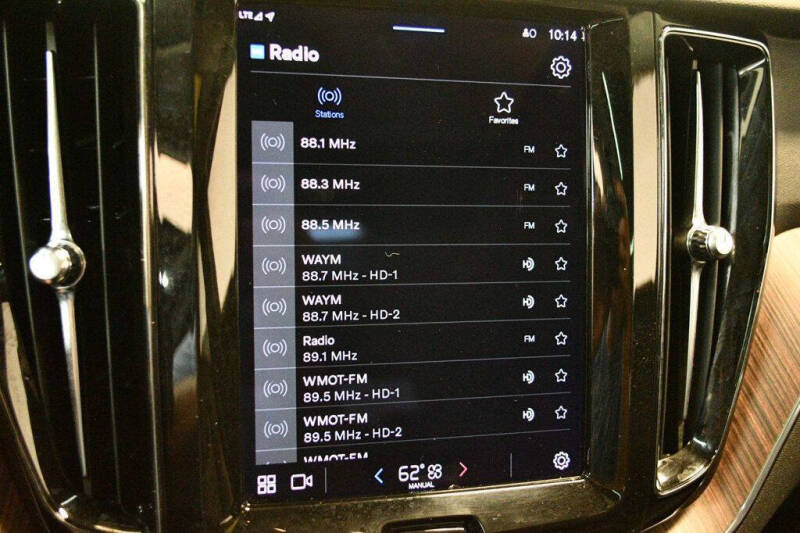 2022 Volvo XC60 B5 Momentum