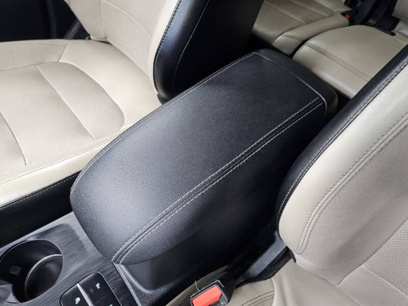 2020 Ford Escape Titanium