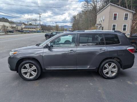 2013 Toyota Highlander for sale at AUTO CONNECTION LLC in Springfield VT