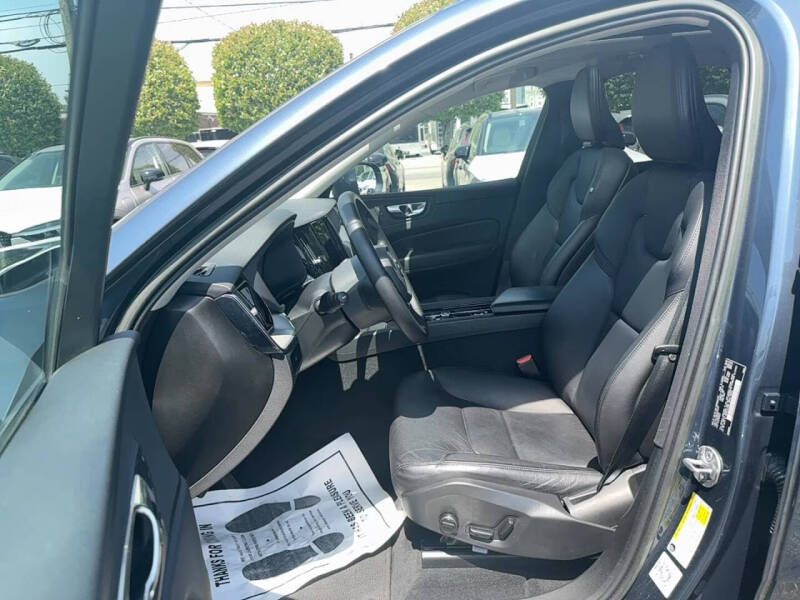 2023 Volvo XC60 B5 Core