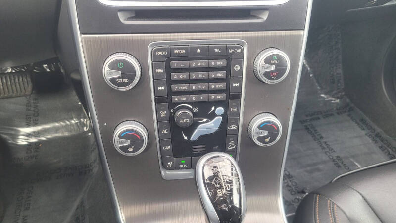 2016 Volvo V60 Cross Country T5