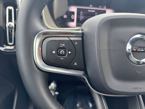2025 Volvo XC40 B5 Core Bright Theme