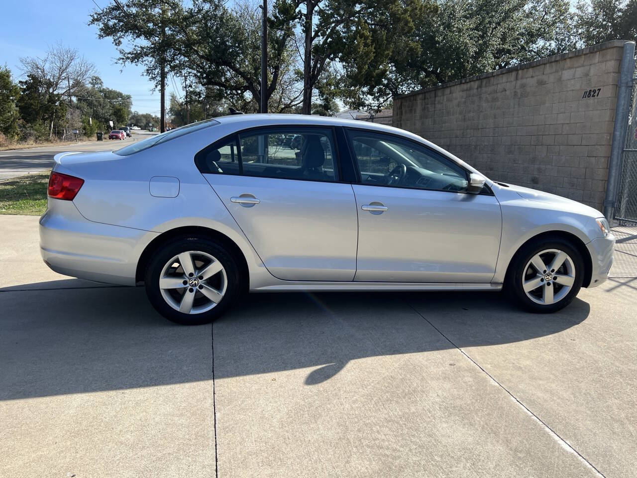 Used Car 2011 Volkswagen Jetta  Tdi 4dr Sedan 6a For Sale Under $10,000 In Austin, Texas