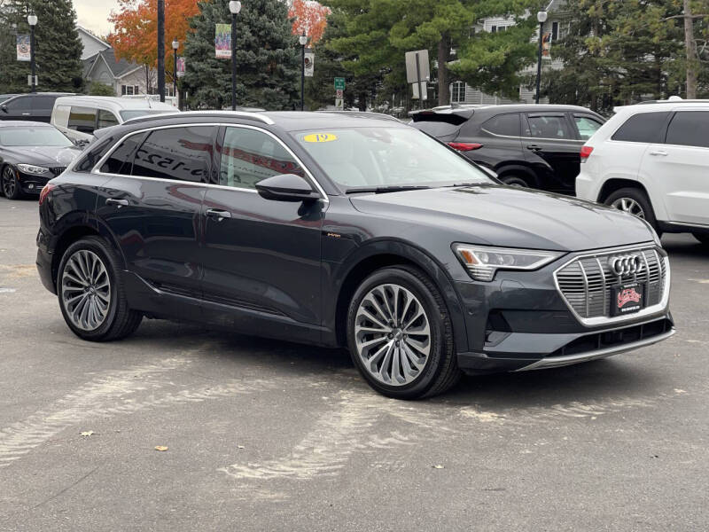 2019 Audi e-tron Prestige's photo