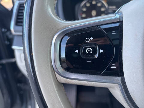 2020 Volvo XC90 T6 Momentum 6-Passenger